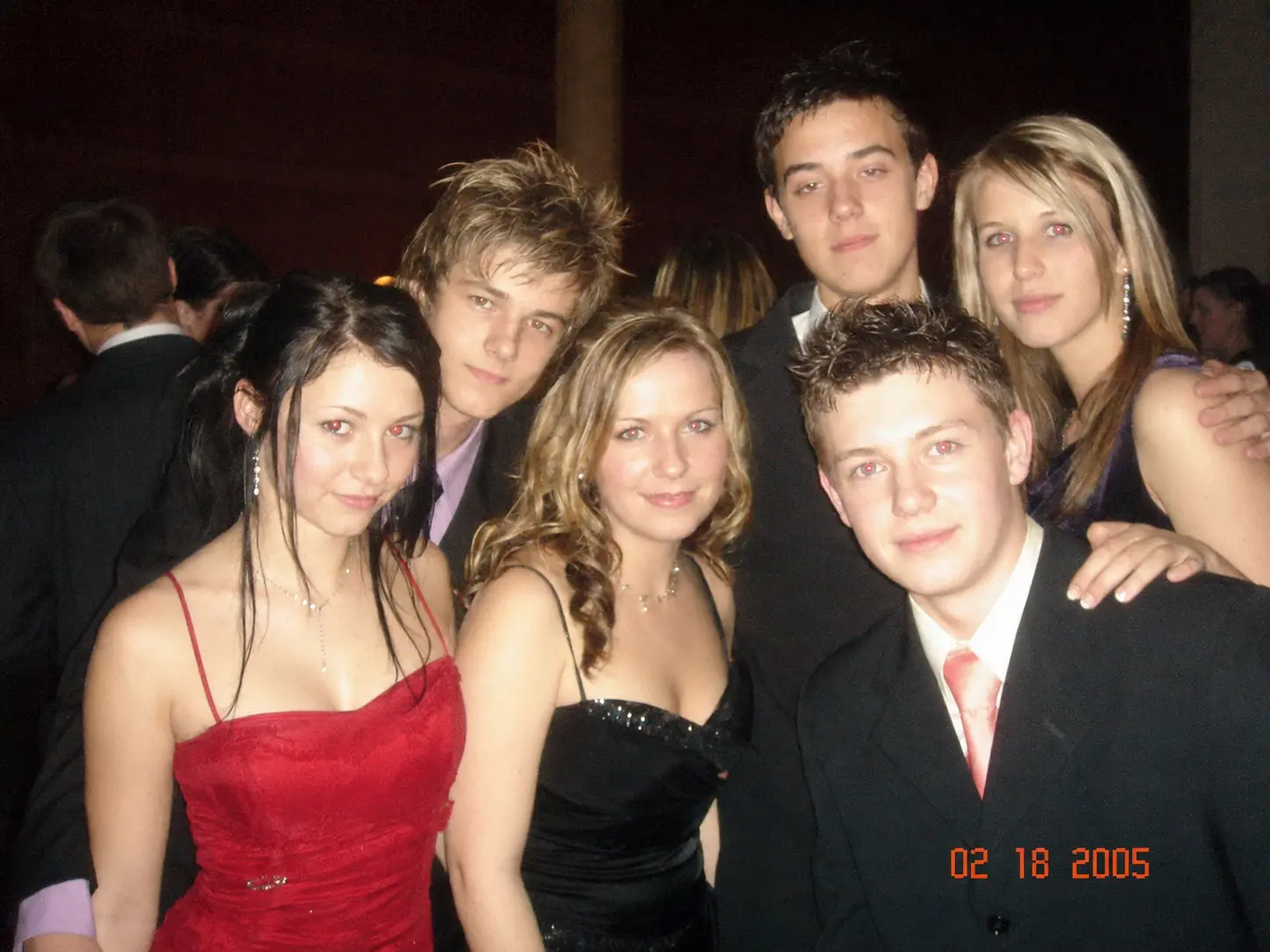 Třída 4.B na maturitním plese, únor 2005 — společné foto